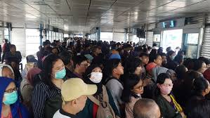 Antrean Membludak di Halte CSW, Penumpang TransJakarta Rela Mengantre hingga 3 Jam