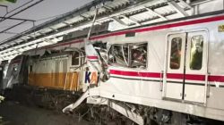 KA Argro Bromo Anggrek  Tabrak KRL Commuter Line Cikarang