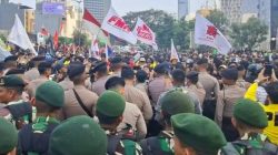 Tentara Turun Gunung Jaga Demo  Mahasiswa Di Bunderan HI Jakarta