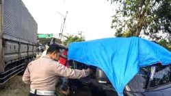 12 Orang Meninggal  Truk Hino Tabrak Mobil Back Terbuka Di Indramayu
