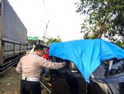 12 Orang Meninggal  Truk Hino Tabrak Mobil Back Terbuka Di Indramayu
